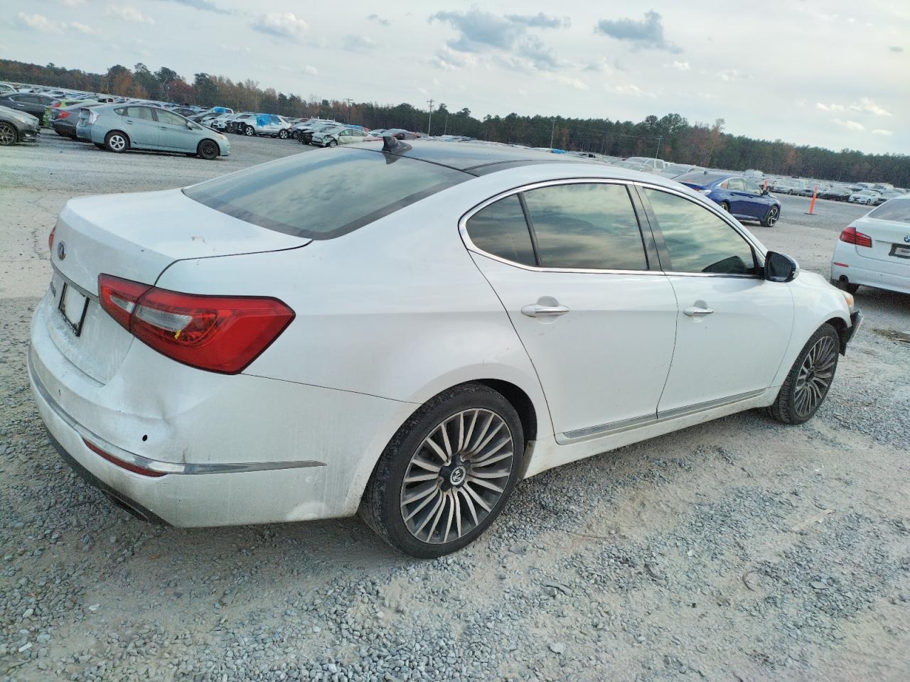 Image 3 of 2014 KIA CADENZA PREMIUM 2014 with VIN KNALN4D77E5121614