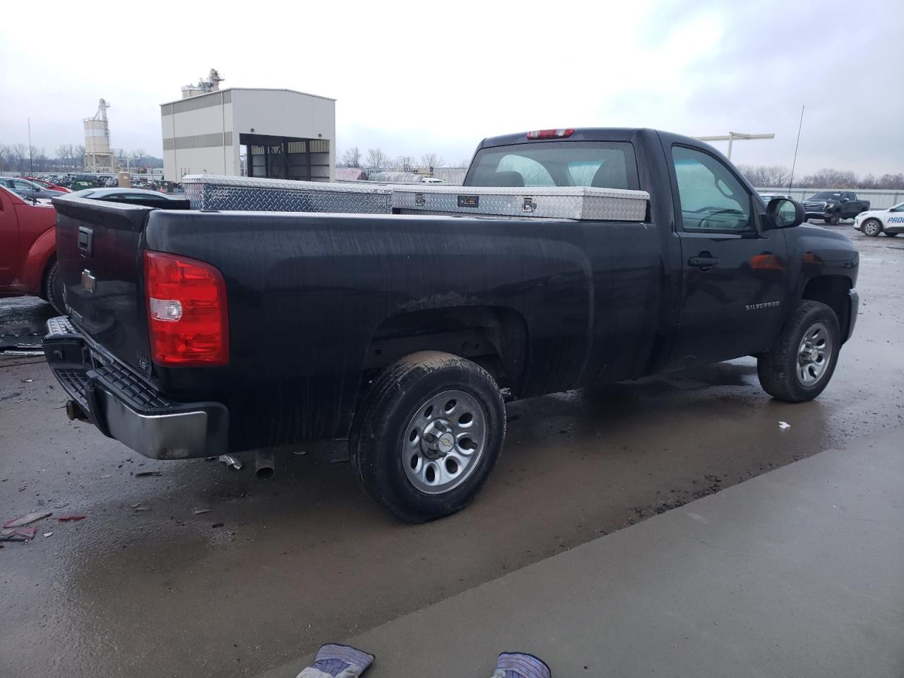 Image 3 of 2010 CHEVROLET SILVERADO C1500 2010 with VIN 1GCPCPEX8AZ256985