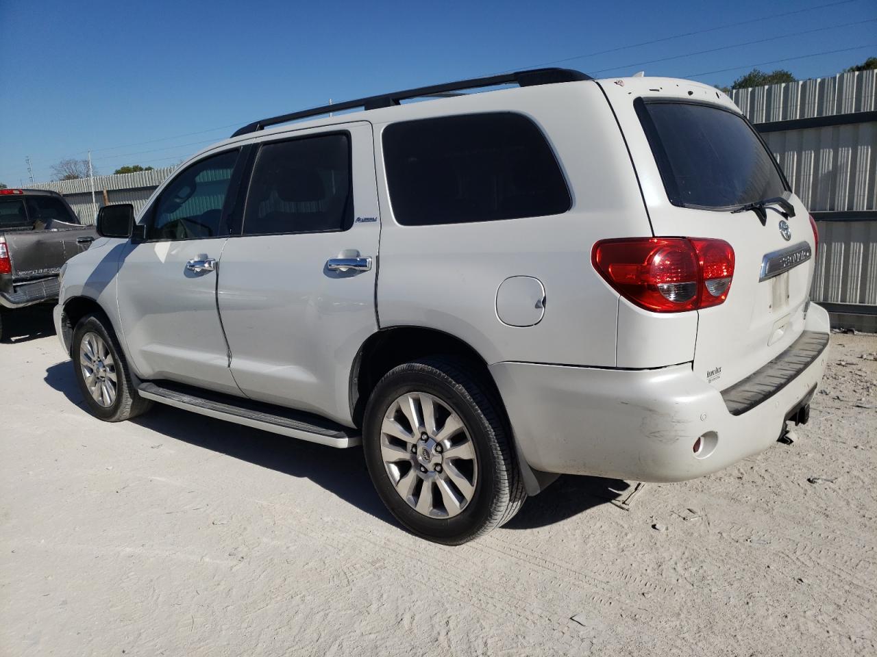 Image 2 of Toyota Sequoia Platinum 2011 with VIN 5TDDW5G11BS042690