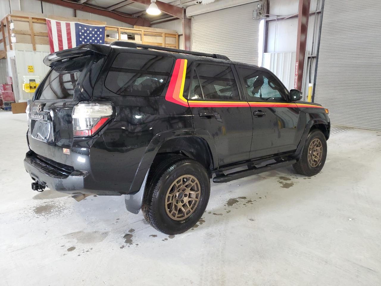 Obraz 3 z 2023 TOYOTA 4RUNNER 40TH ANNIVERSARY SE 2023 z VIN JTEUU5JR4P6112951