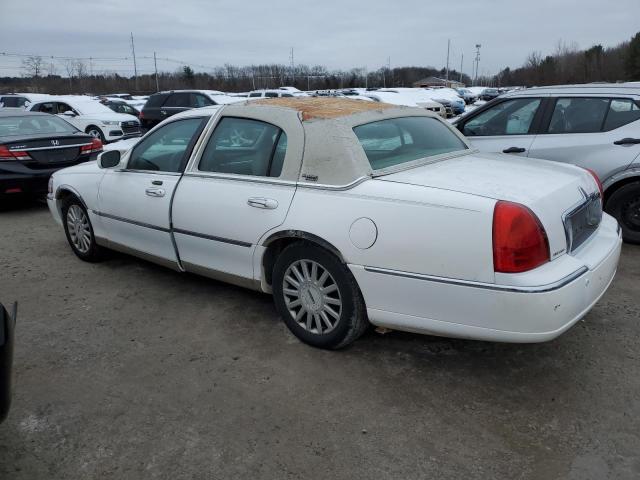 Obraz 2 z 2005 LINCOLN TOWN CAR SIGNATURE LIMITED 2005 z VIN 1LNHM82W75Y663139