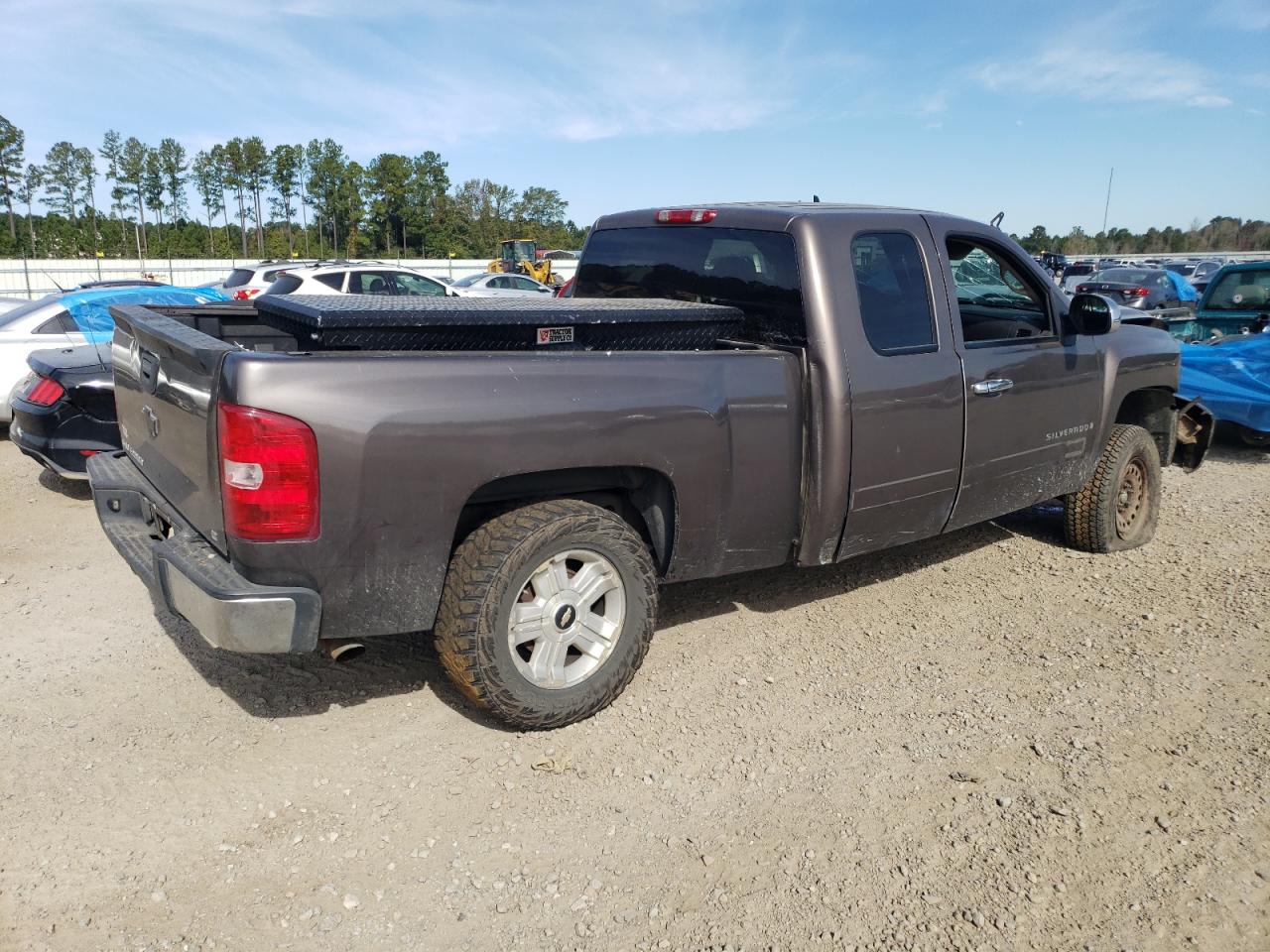 Image 3 of 2008 CHEVROLET SILVERADO K1500 2008 with VIN 2GCEK19J981128805