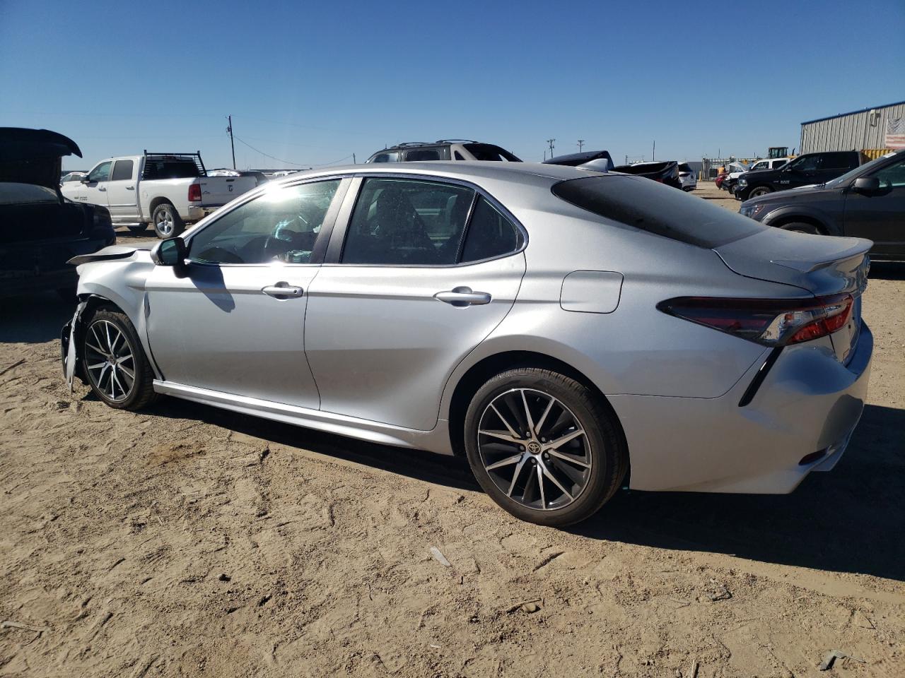 Image 2 of 2022 TOYOTA CAMRY SE 2022 with VIN 4T1G11AK7NU498503