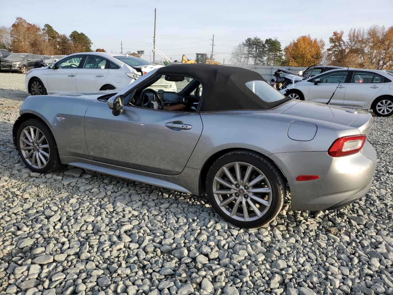 Изображение 2 2017 FIAT 124 SPIDER CLASSICA 2017 с VIN JC1NFAEK7H0107110