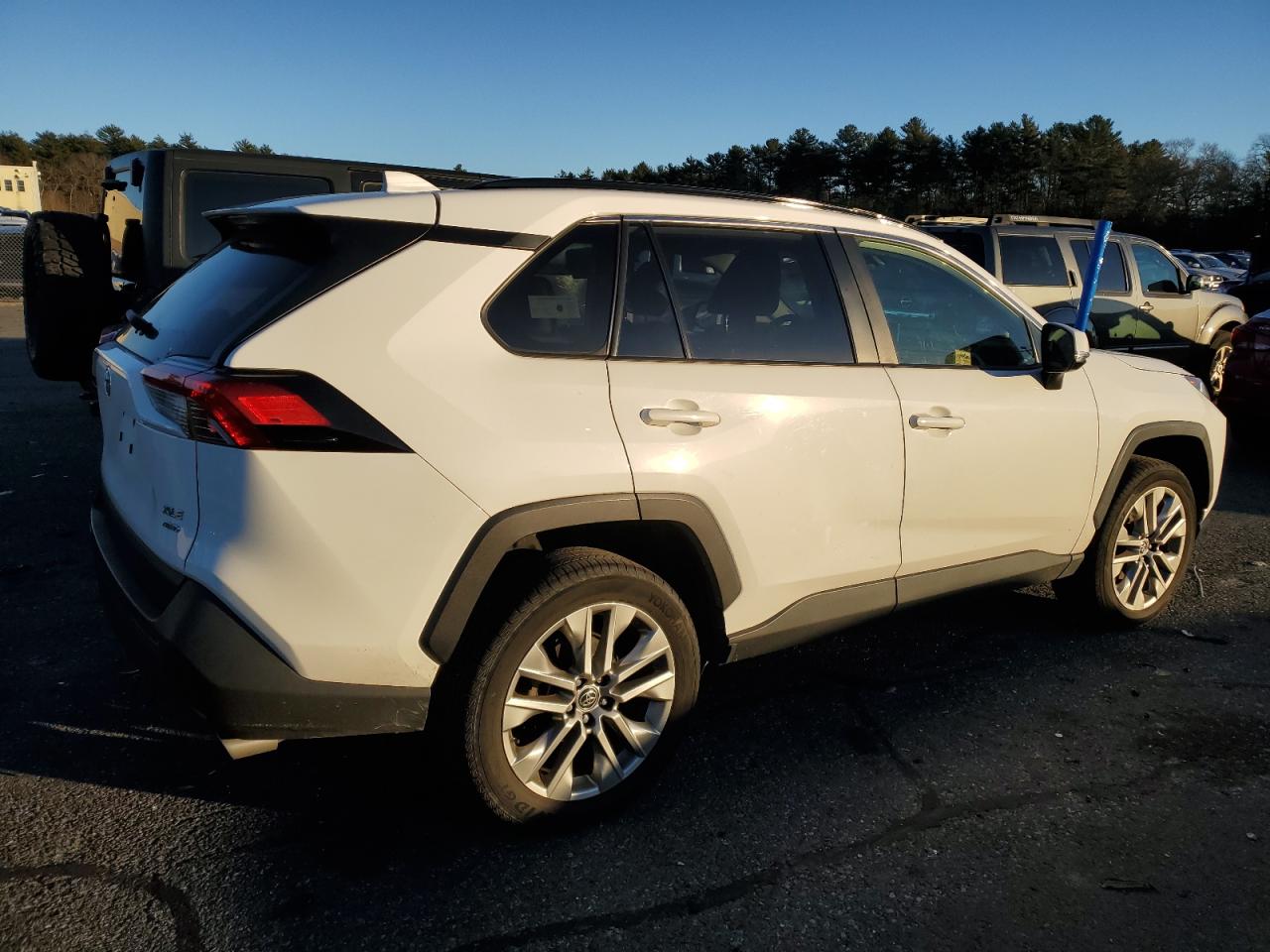 Image 3 of 2019 TOYOTA RAV4 XLE PREMIUM 2019 with VIN JTMA1RFV4KD040571