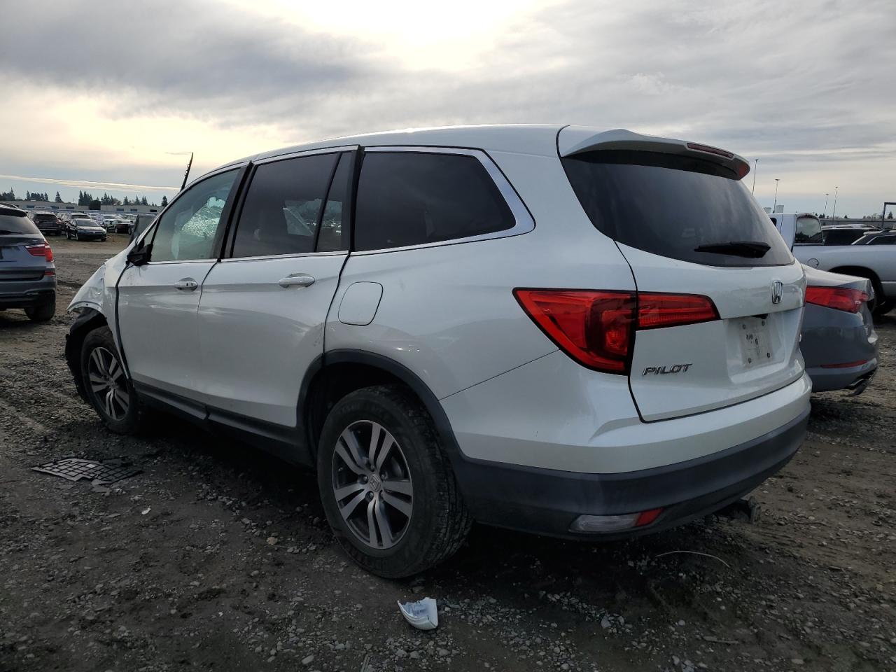 Изображение 2 2016 HONDA PILOT EX 2016 с VIN 5FNYF6H31GB063865