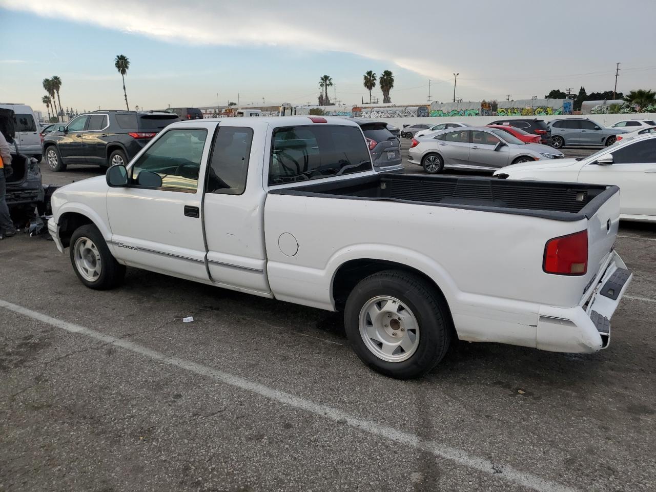 Obraz 2 z 1997 GMC SONOMA  1997 z VIN 1GTCS19X4V8525990