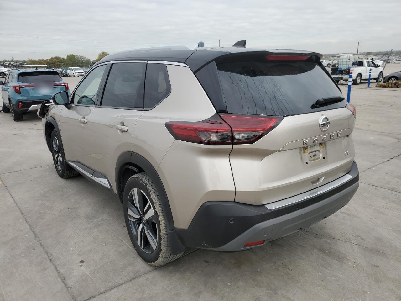 Image 2 of 2021 NISSAN ROGUE SL 2021 with VIN JN8AT3CA4MW009213