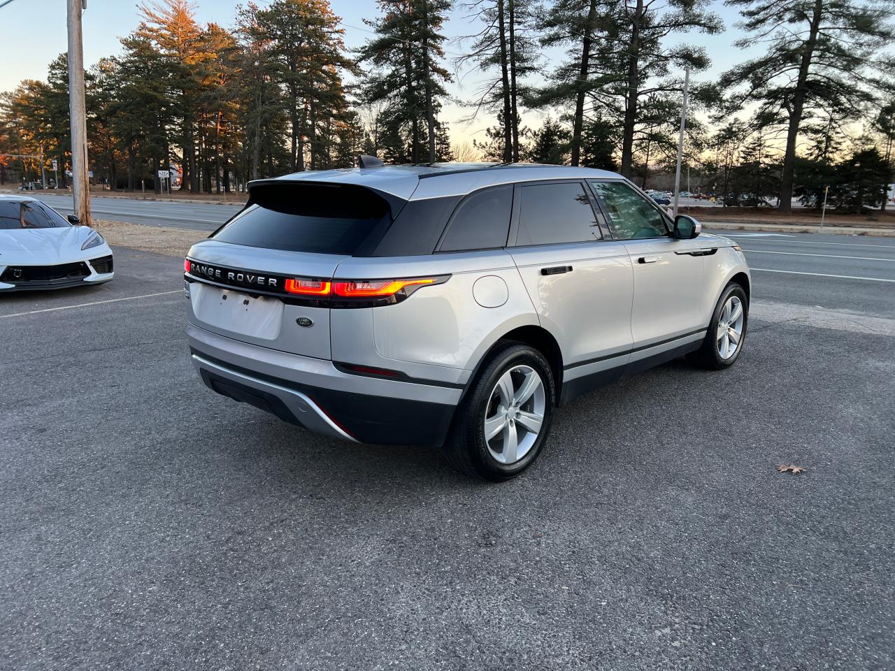 Obraz 3 z 2018 LAND ROVER RANGE ROVER VELAR S 2018 z VIN SALYB2RX1JA725202