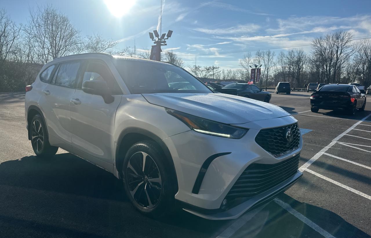 Image 1 of 2021 TOYOTA HIGHLANDER XSE 2021 with VIN 5TDLZRAH6MS064297