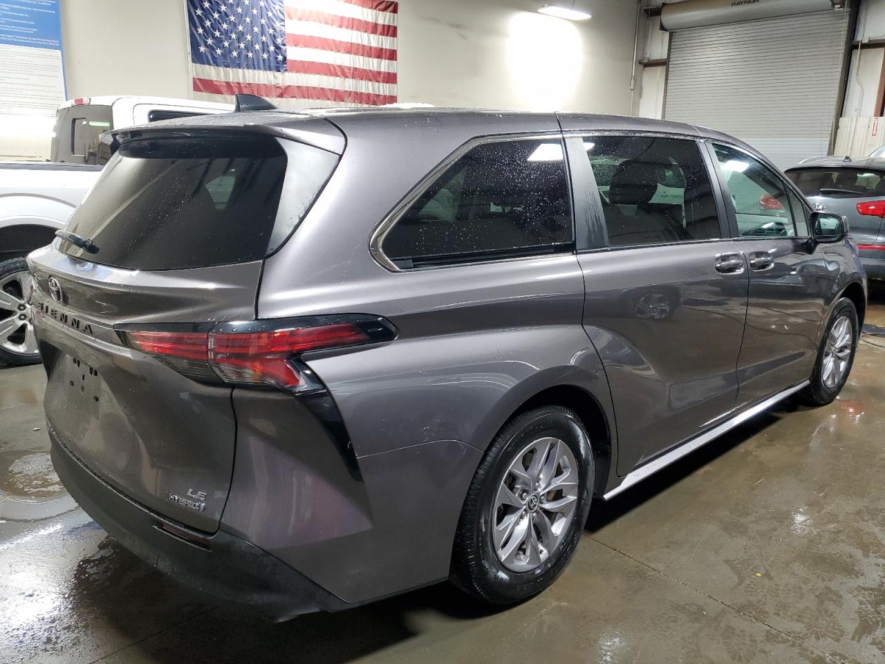 Изображение 3 2022 TOYOTA SIENNA LE 2022 с VIN 5TDKRKEC0NS075931