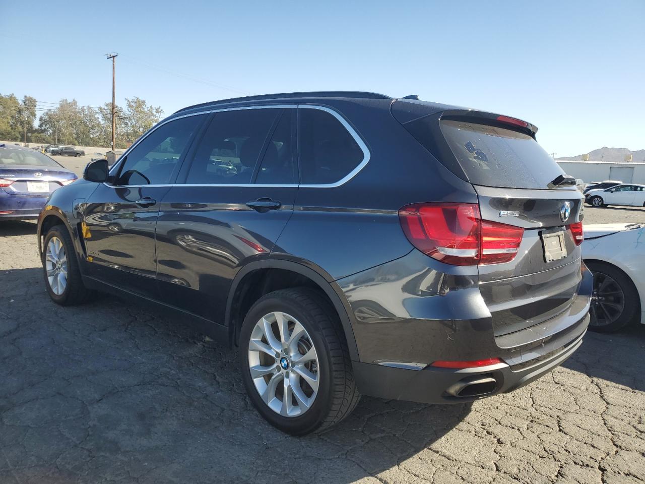 Obraz 2 z 2016 BMW X5 XDR40E 2016 z VIN 5UXKT0C55G0S78683