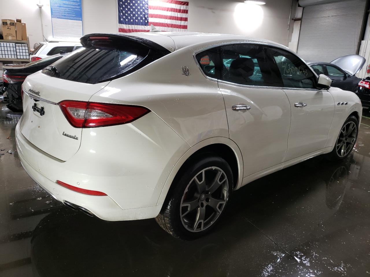 Изображение 3 2017 MASERATI LEVANTE LUXURY 2017 с VIN ZN661XUL6HX228297