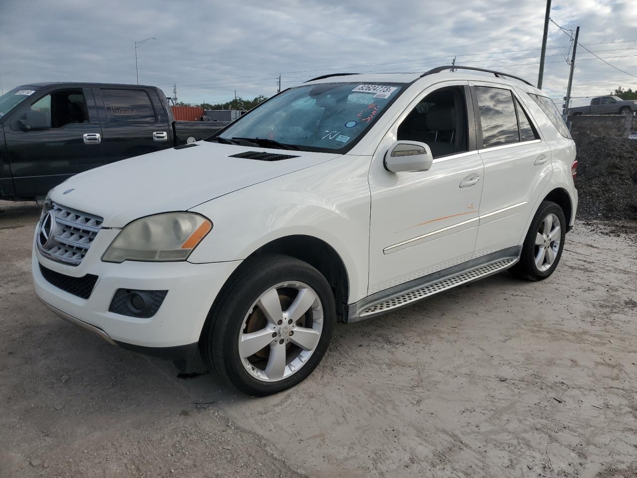 Obraz 1 z 2010 MERCEDES-BENZ ML 350 2010 z VIN 4JGBB5GB1AA553674