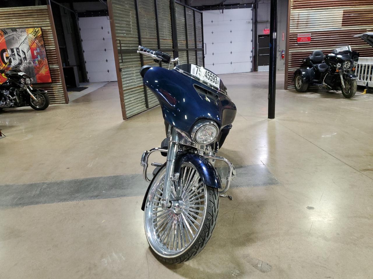 Изображение 2 2014 HARLEY-DAVIDSON FLHX STREET GLIDE 2014 с VIN 1HD1KBM13EB631767