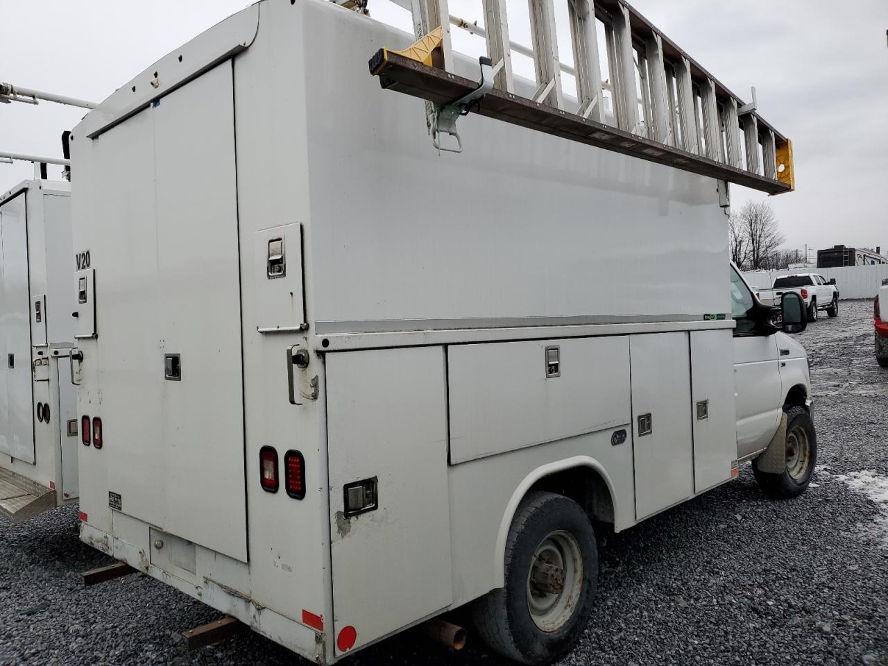 Image 3 of 2013 FORD ECONOLINE E350 SUPER DUTY CUTAWAY VAN 2013 with VIN 1FDWE3FL5DDA08023