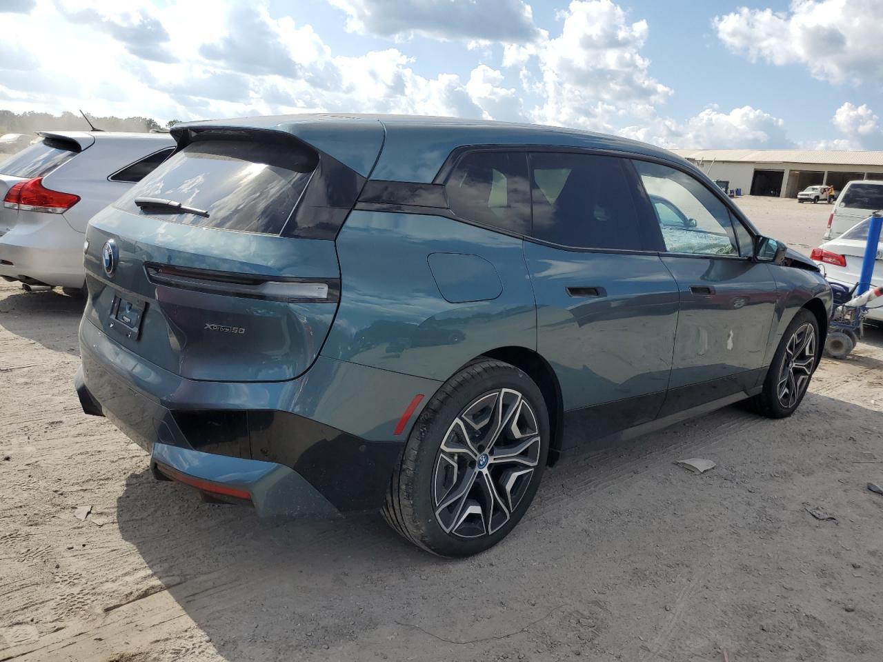Obraz 3 z 2024 BMW IX XDRIVE50 2024 z VIN WB523CF02RCN46072