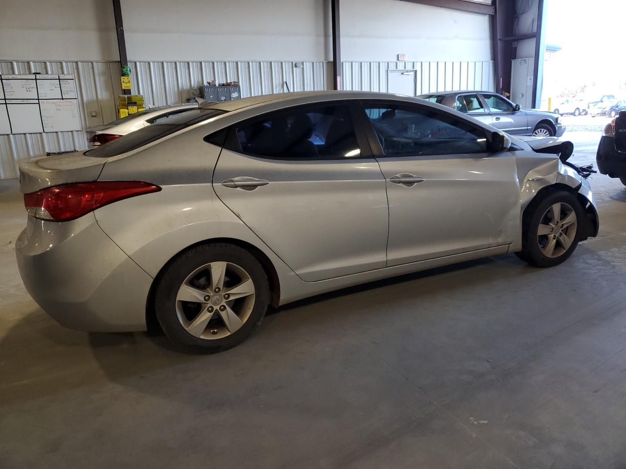 Изображение 3 2013 HYUNDAI ELANTRA GLS 2013 с VIN 5NPDH4AE8DH171972