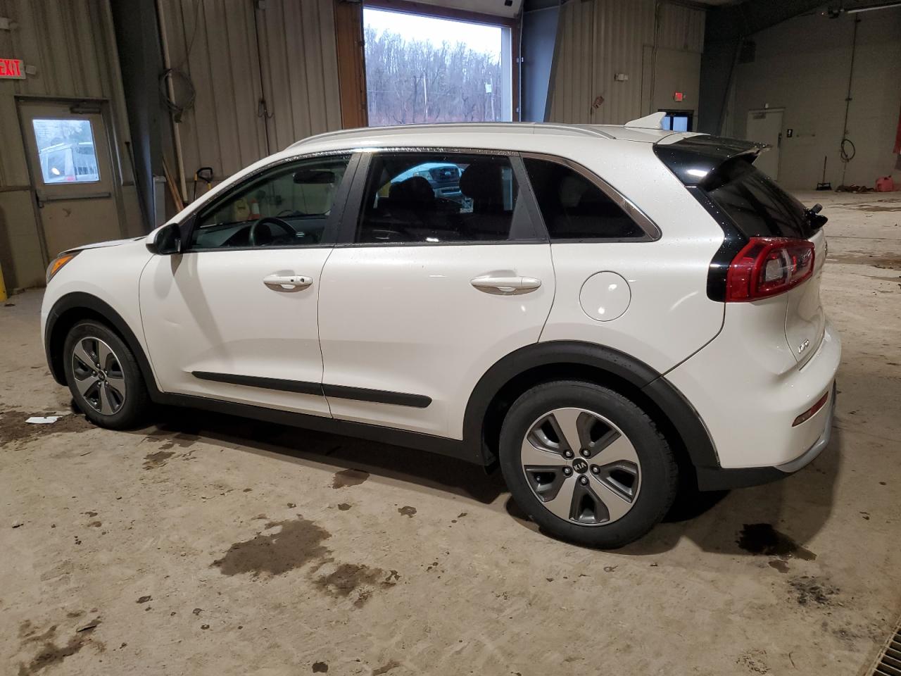 Изображение 2 2018 KIA NIRO FE 2018 с VIN KNDCB3LC8J5188432