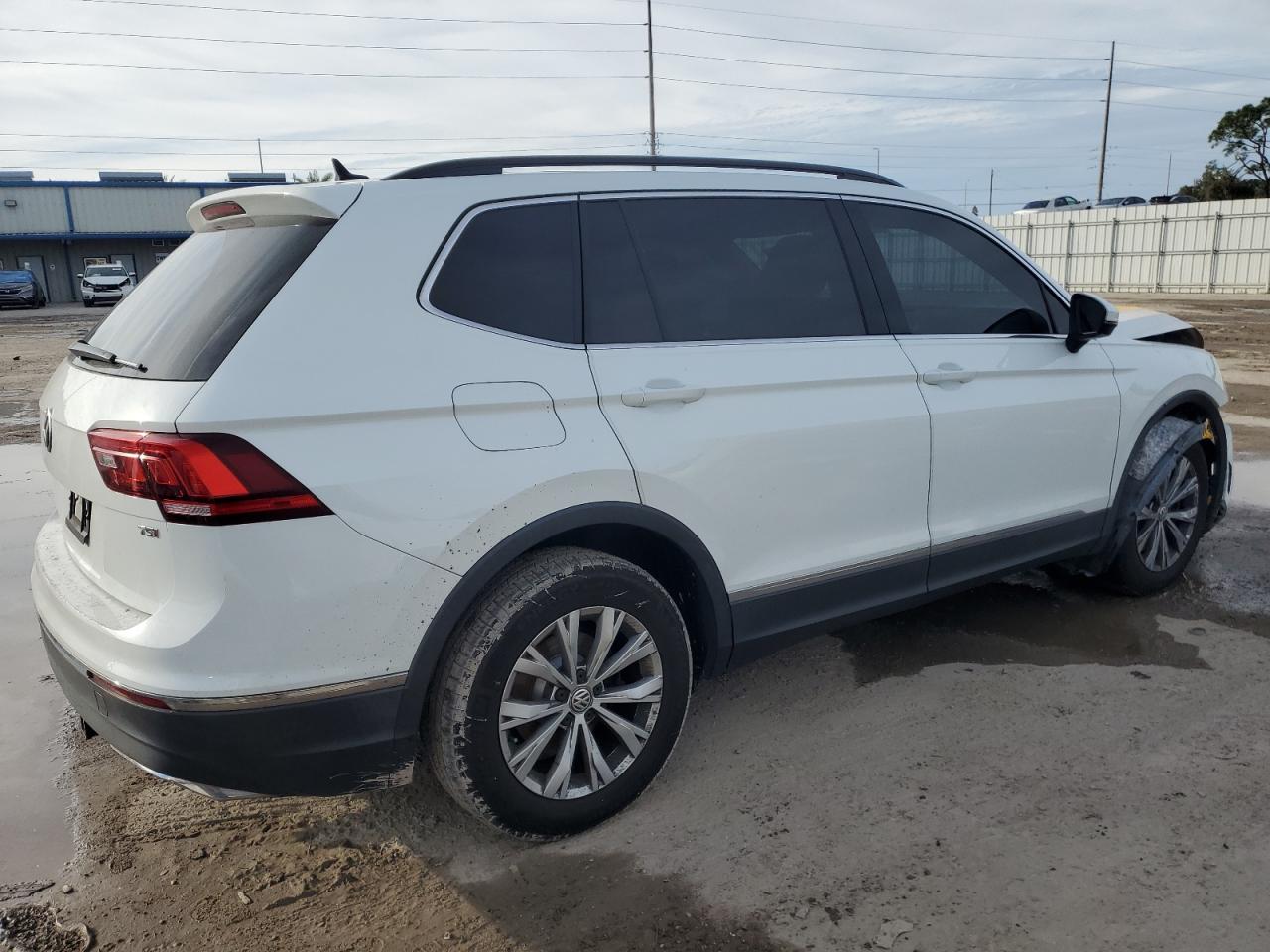 Image 3 of 2018 VOLKSWAGEN TIGUAN SE 2018 with VIN 3VV3B7AX6JM017302