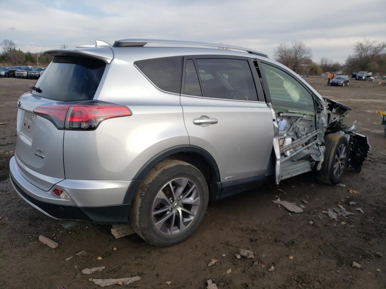 Obraz 3 z 2016 TOYOTA RAV4 HV XLE 2016 z VIN JTMRJREV9GD022420