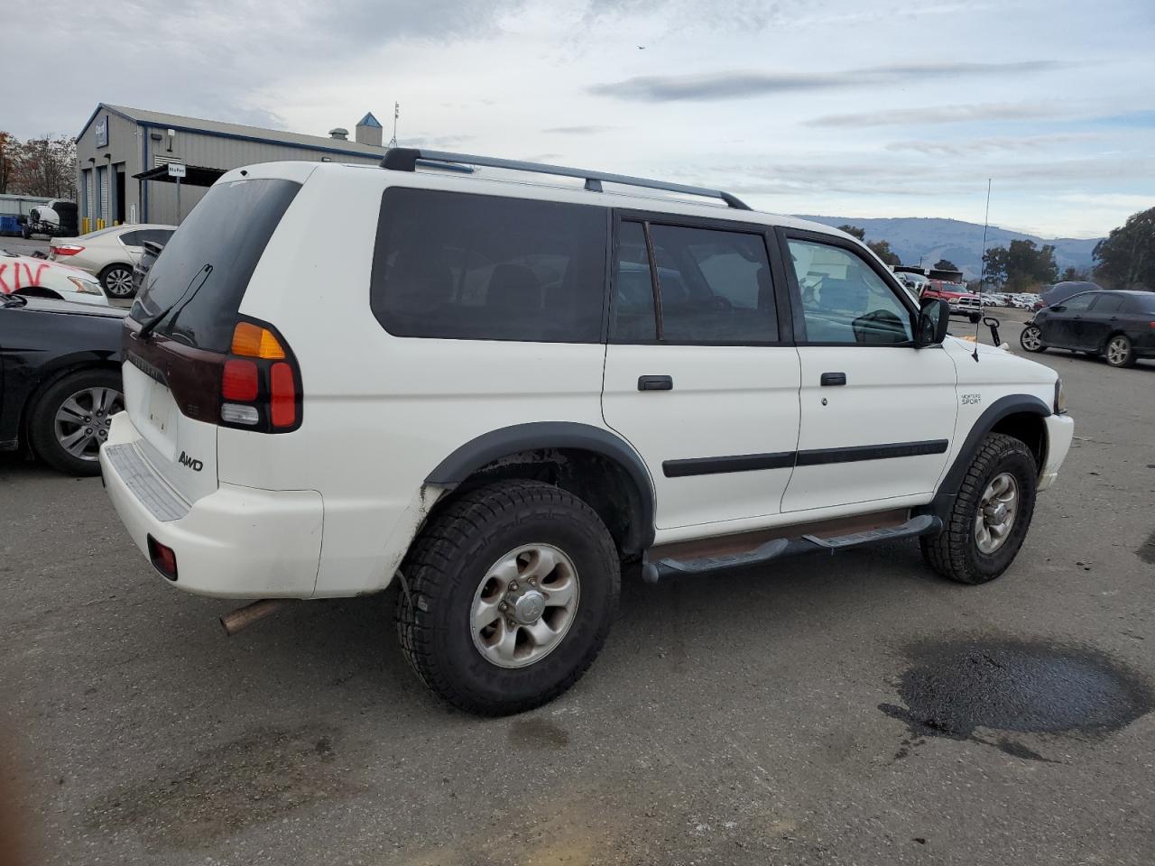 Image 3 of 2002 MITSUBISHI MONTERO SPORT ES 2002 with VIN JA4MT21H42J048049