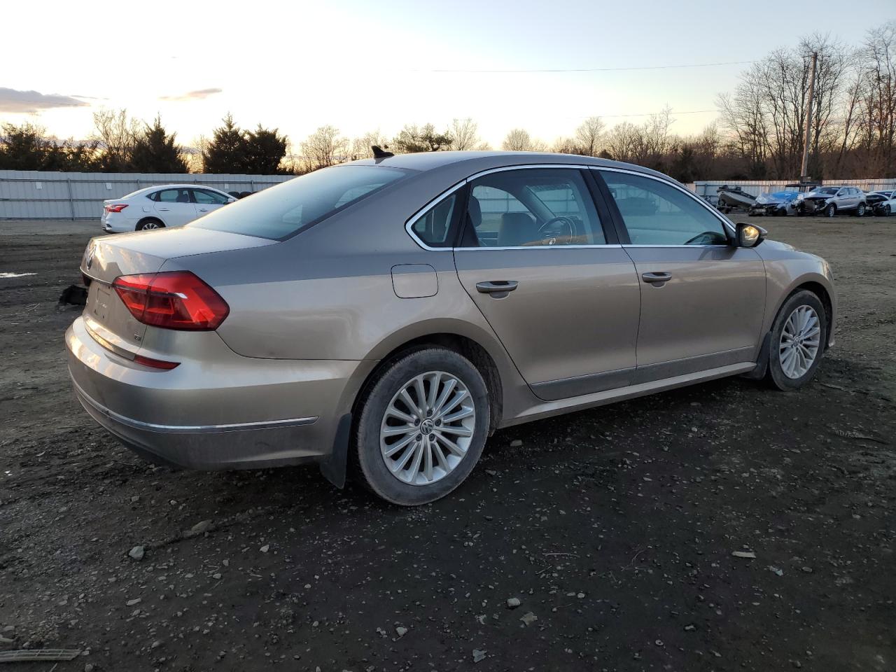 Изображение 3 2016 VOLKSWAGEN PASSAT SE 2016 с VIN 1VWBT7A36GC052241
