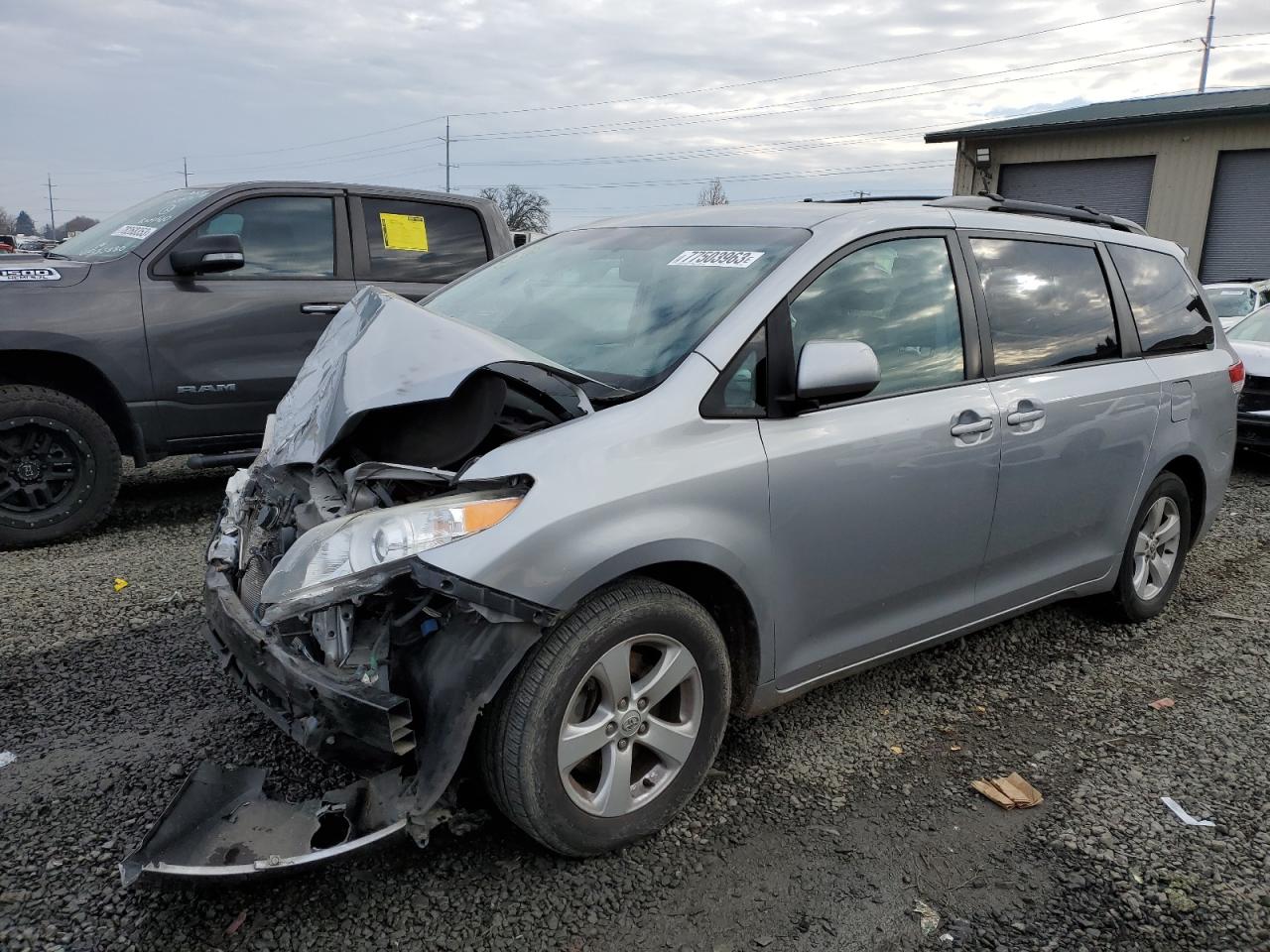 Obraz 2013 TOYOTA SIENNA LE 2013