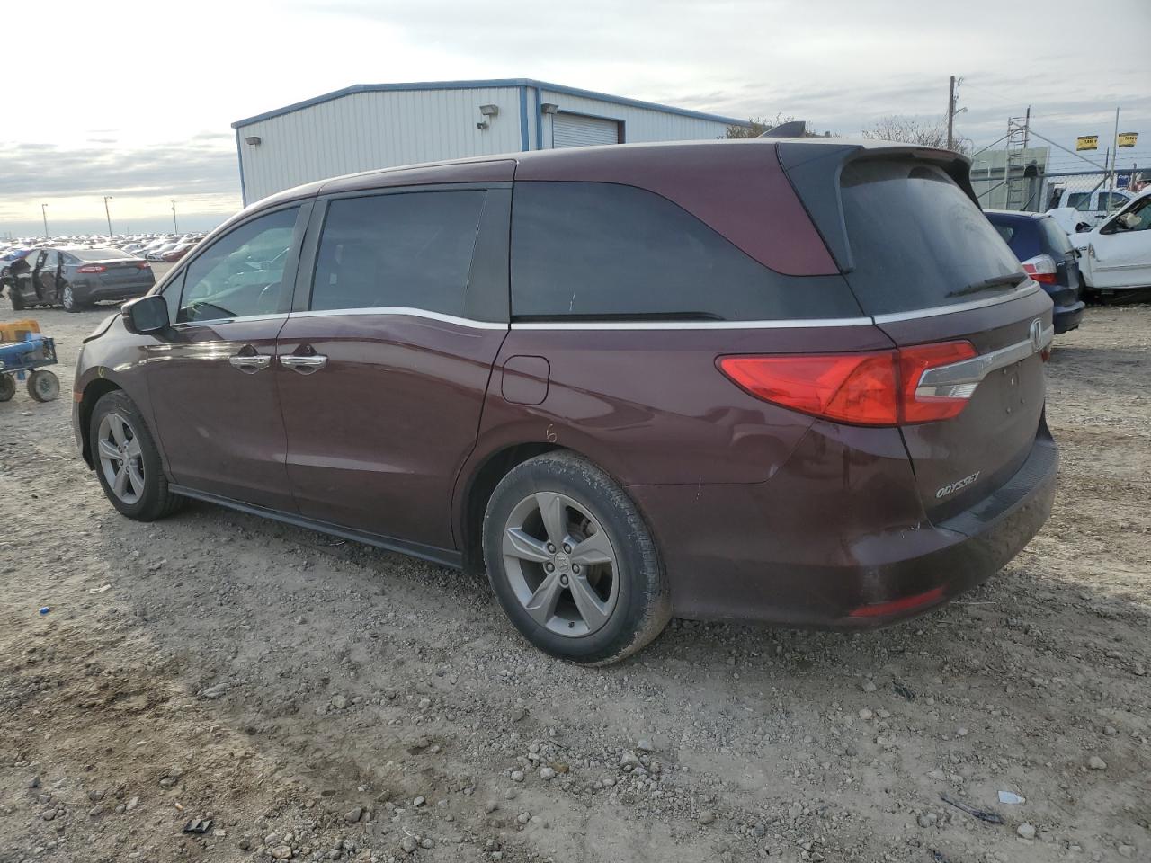 Image 2 of 2018 HONDA ODYSSEY EXL 2018 with VIN 5FNRL6H7XJB056050