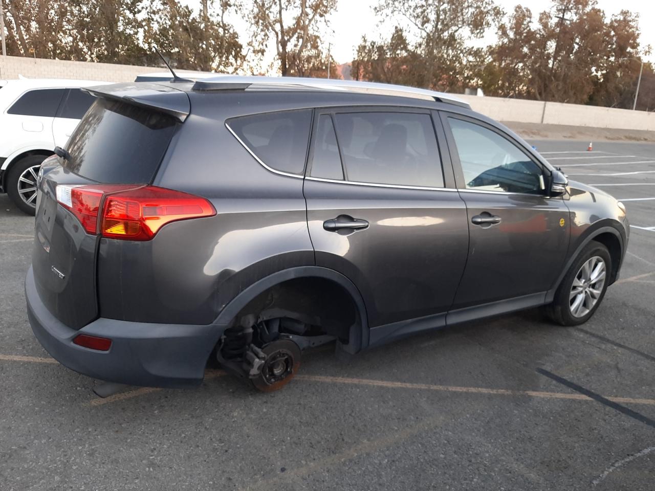 Image 3 of 2015 TOYOTA RAV4 LIMITED 2015 with VIN 2T3YFREV2FW220187