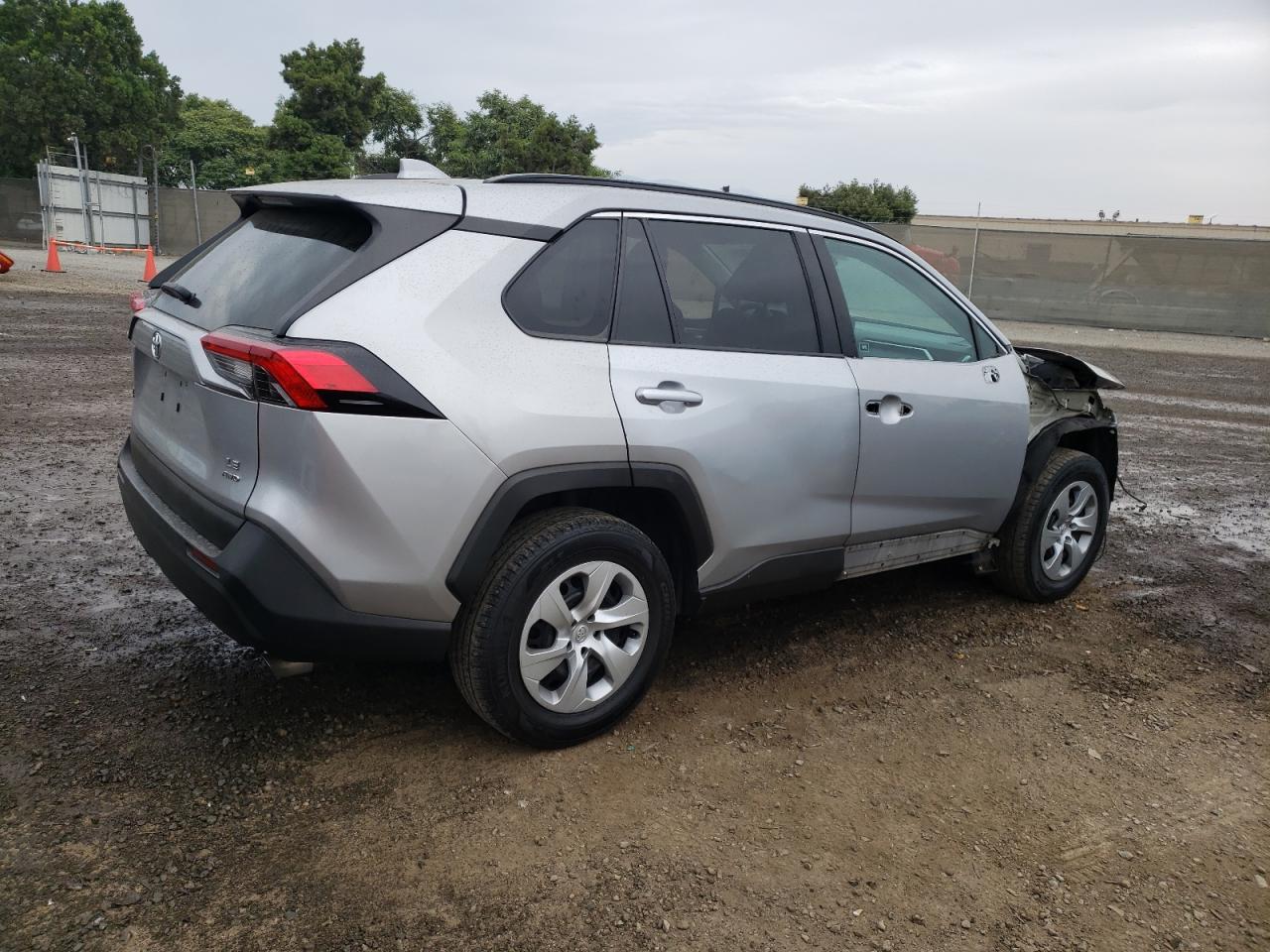 Image 3 of 2019 TOYOTA RAV4 LE 2019 with VIN 2T3F1RFV0KW028474