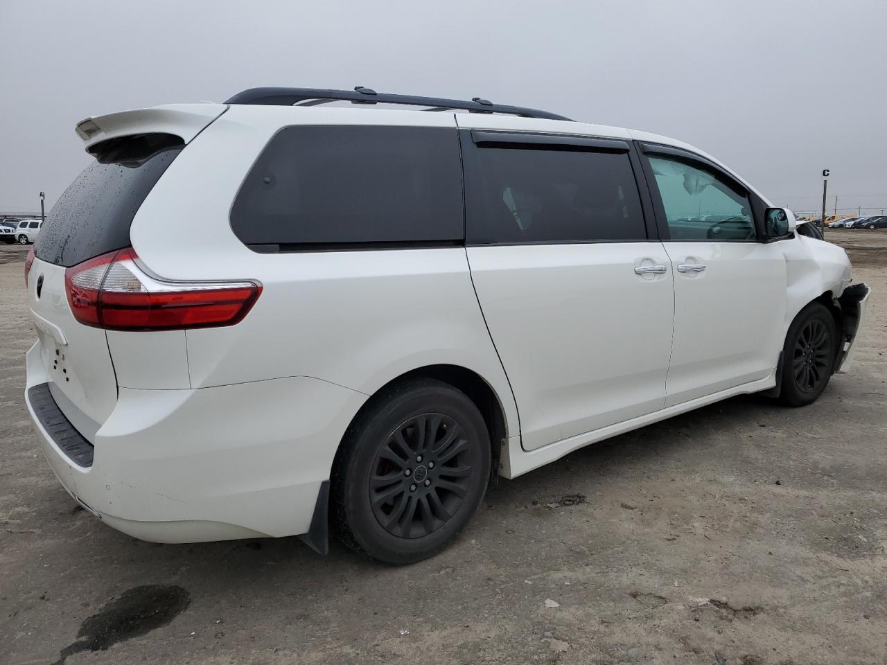 Image 3 of 2018 TOYOTA SIENNA XLE 2018 with VIN 5TDYZ3DC0JS919316