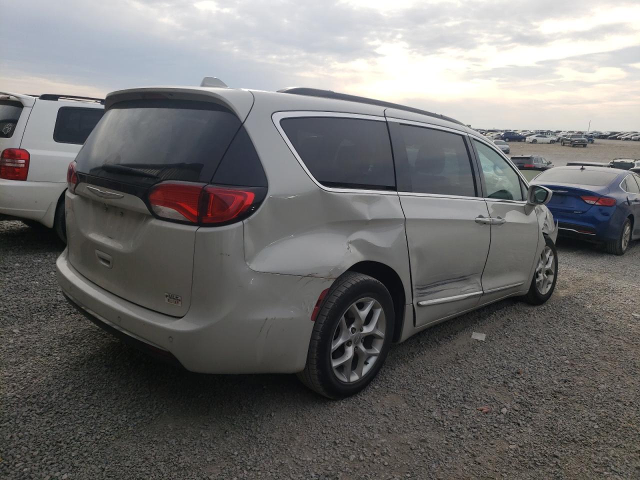 Изображение 3 2017 CHRYSLER PACIFICA TOURING L 2017 с VIN 2C4RC1BG8HR654681