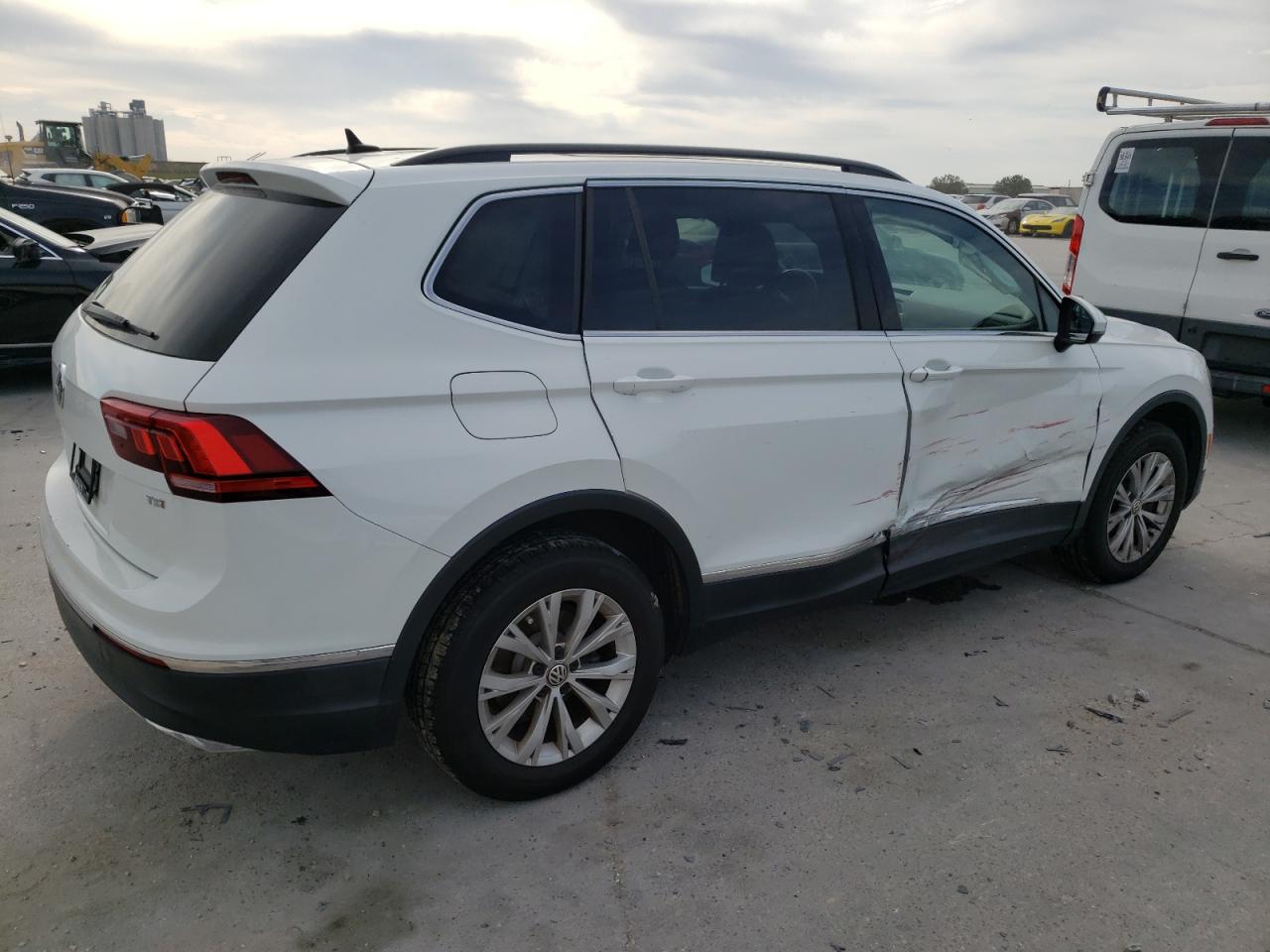 Image 3 of 2018 VOLKSWAGEN TIGUAN SE 2018 with VIN 3VV3B7AX7JM095071