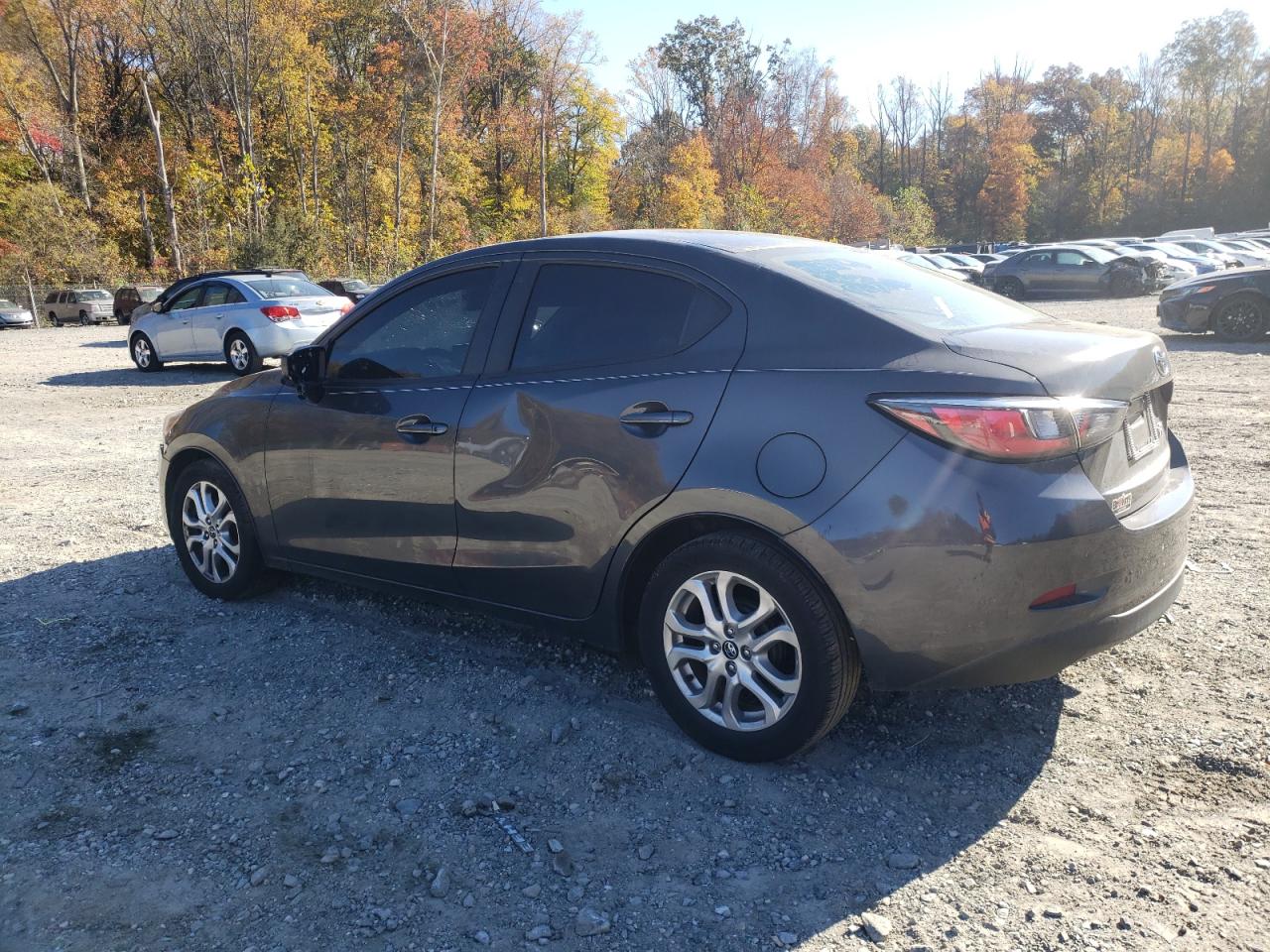 Изображение 2 Toyota Yaris Ia 2017 с VIN 3MYDLBYV6HY164747