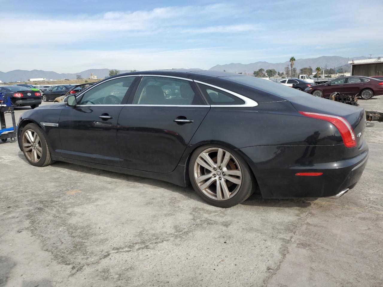 Obraz 2 z 2011 JAGUAR XJL  2011 z VIN SAJWA2GB9BLV07301