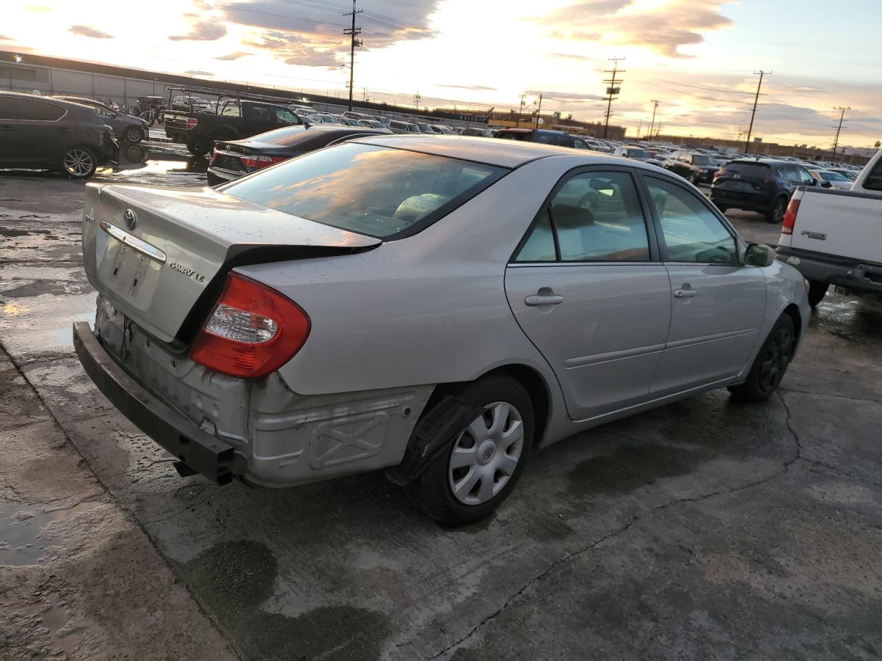 Image 3 of 2002 TOYOTA CAMRY LE 2002 with VIN 4T1BE32K32U624781