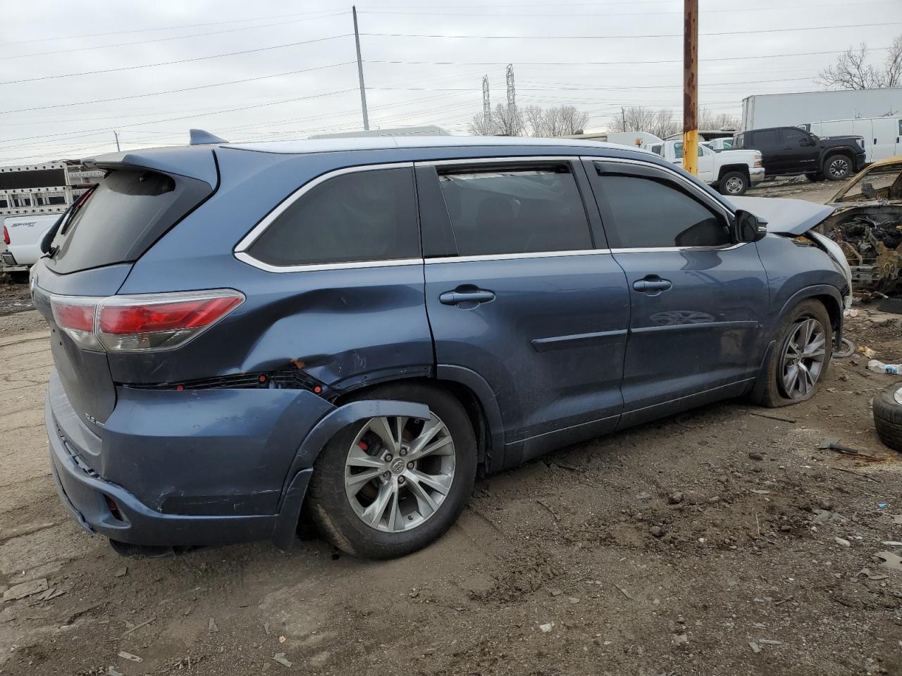 Изображение 3 2015 TOYOTA HIGHLANDER XLE 2015 с VIN 5TDJKRFH3FS221937