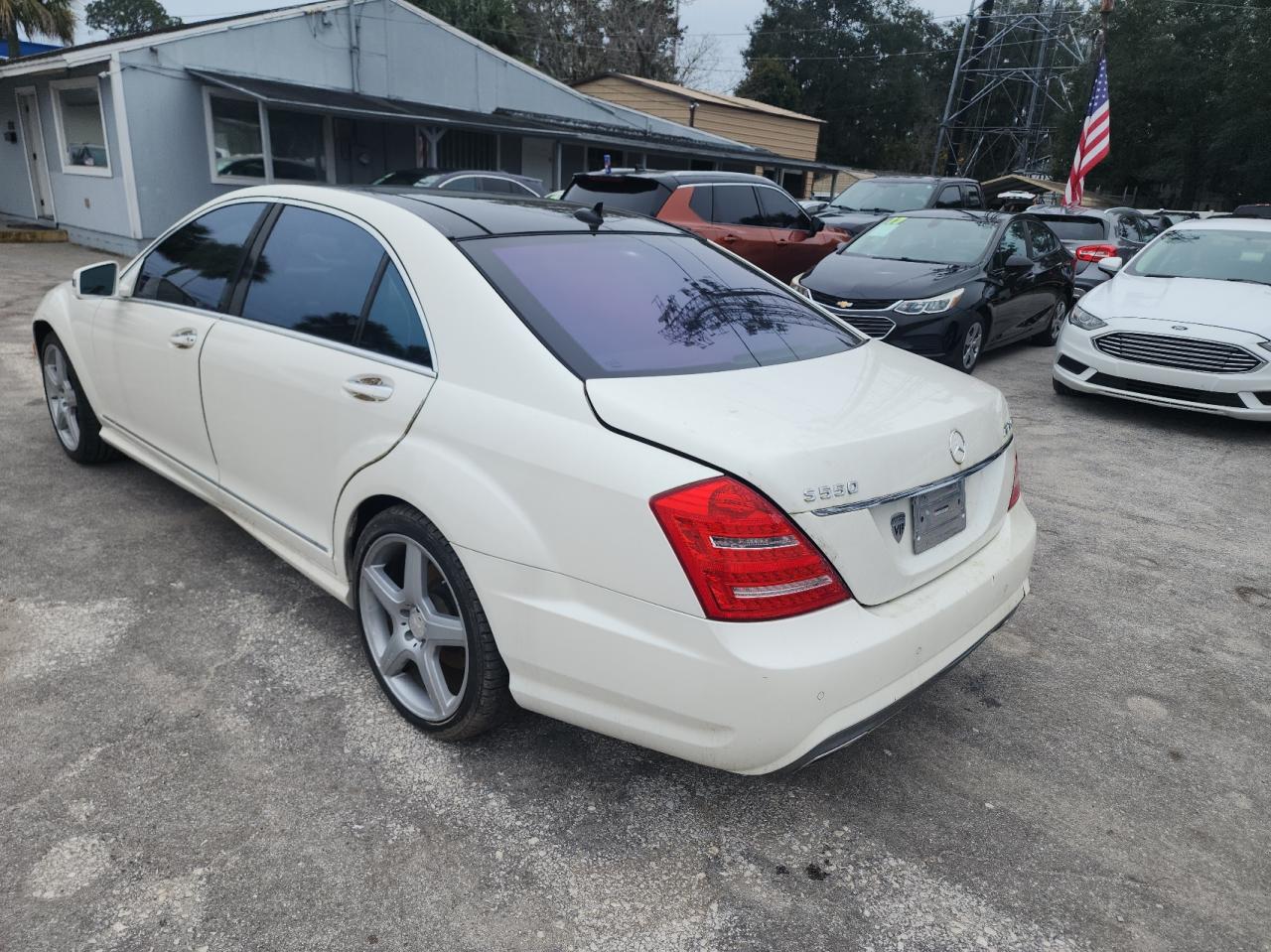 Obraz 3 z 2011 MERCEDES-BENZ S 550 2011 z VIN WDDNG7BB5BA393067