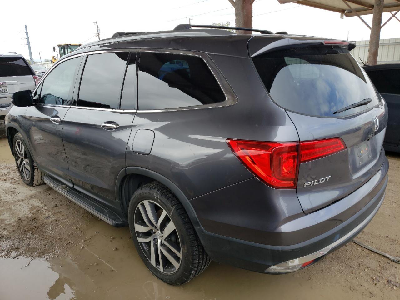 Image 2 of 2016 HONDA PILOT ELITE 2016 with VIN 5FNYF6H05GB053118