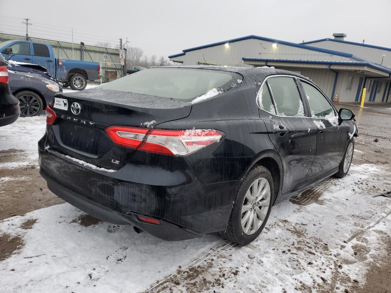 Изображение 3 2018 TOYOTA CAMRY L 2018 с VIN JTNB11HK4J3032205