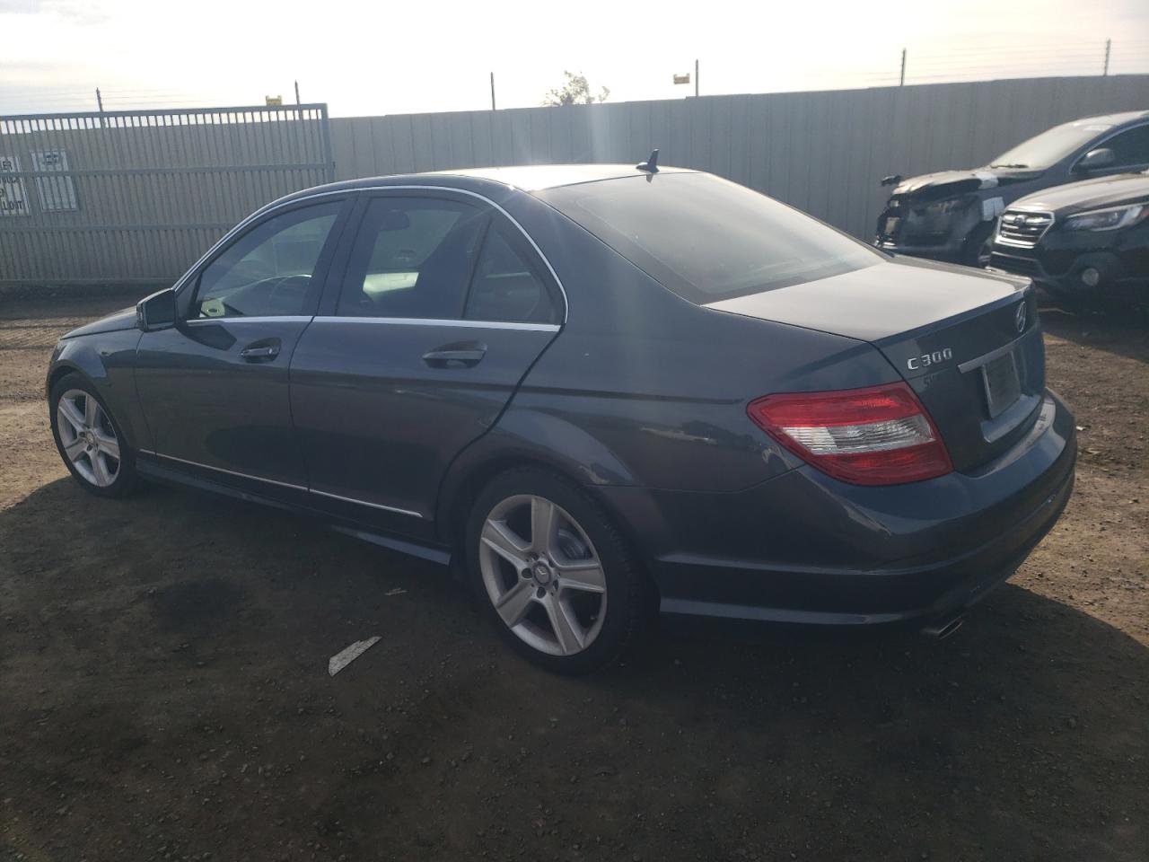 Изображение 2 2011 MERCEDES-BENZ C 300 2011 с VIN WDDGF5EB8BR145781
