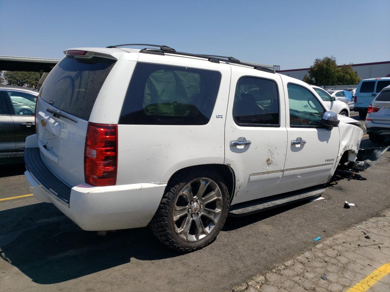 Image 3 of 2013 CHEVROLET TAHOE K1500 LTZ 2013 with VIN 1GNSKCE01DR376518