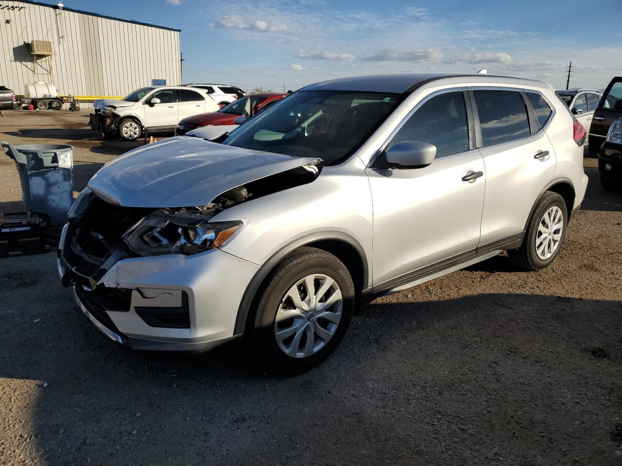 Obraz 1 z 2017 NISSAN ROGUE S 2017 z VIN KNMAT2MT7HP557762