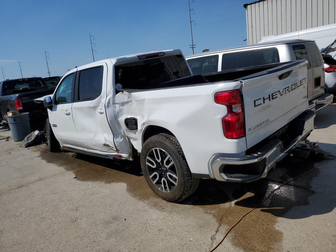 Image 2 of 2020 CHEVROLET SILVERADO K1500 LT 2020 with VIN 3GCUYDED5LG186776