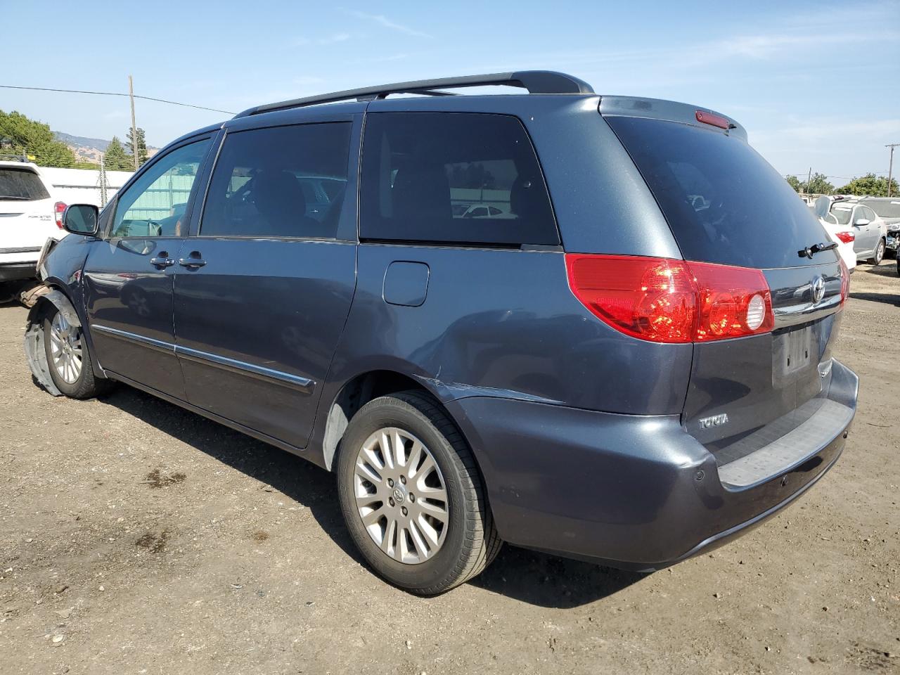 Image 2 of 2010 TOYOTA SIENNA XLE 2010 with VIN 5TDYK4CC2AS304066