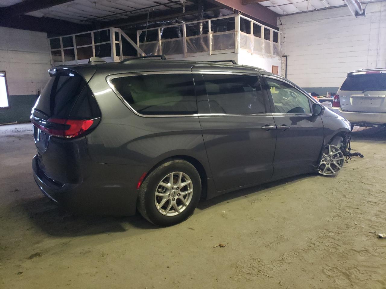 Изображение 3 2022 CHRYSLER PACIFICA TOURING L 2022 с VIN 2C4RC1BG3NR199167