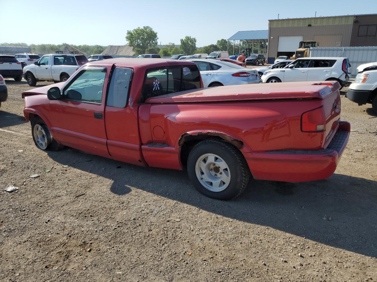 Image 2 of 1997 GMC SONOMA  1997 with VIN 1GTCS19X4V8518943
