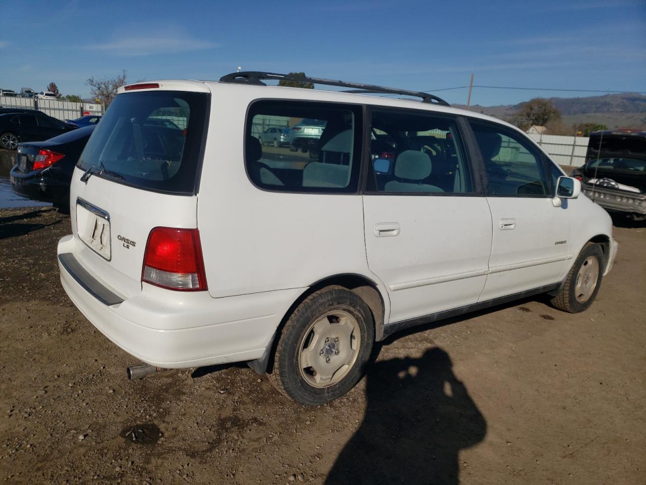 Image 3 of 1998 ISUZU OASIS LS 1998 with VIN JR2RJ2871WC000558