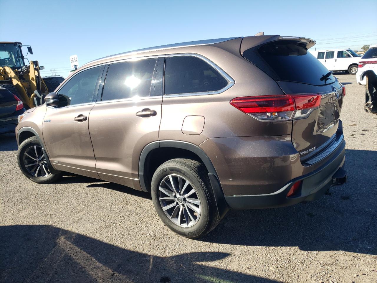 Image 2 of 2017 TOYOTA HIGHLANDER HYBRID 2017 with VIN 5TDJGRFH3HS031592